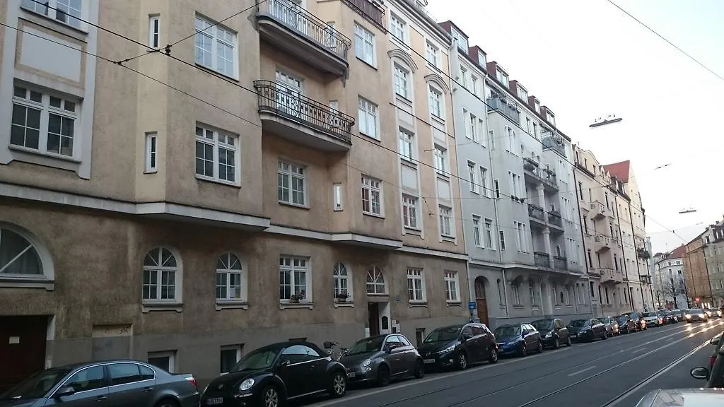 Schwabinglive Bed & Breakfast Munich