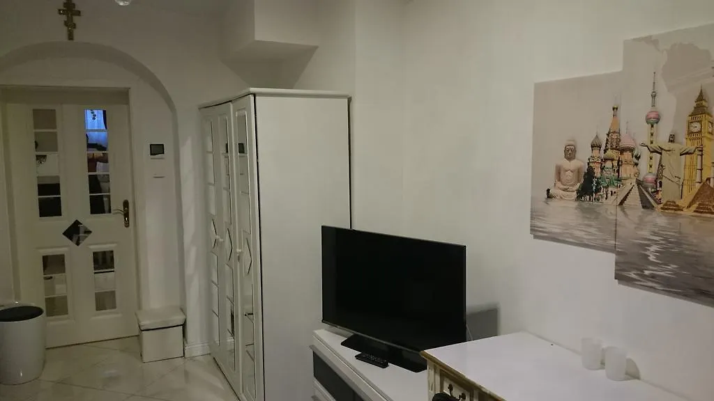 Schwabinglive Bed & Breakfast Munich