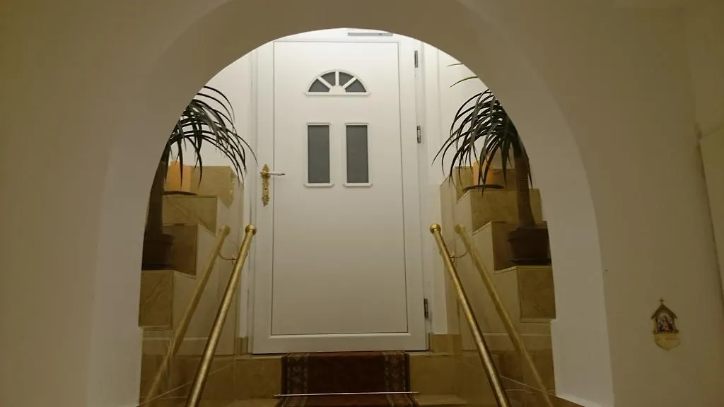 Schwabinglive Bed & Breakfast Munich Germany