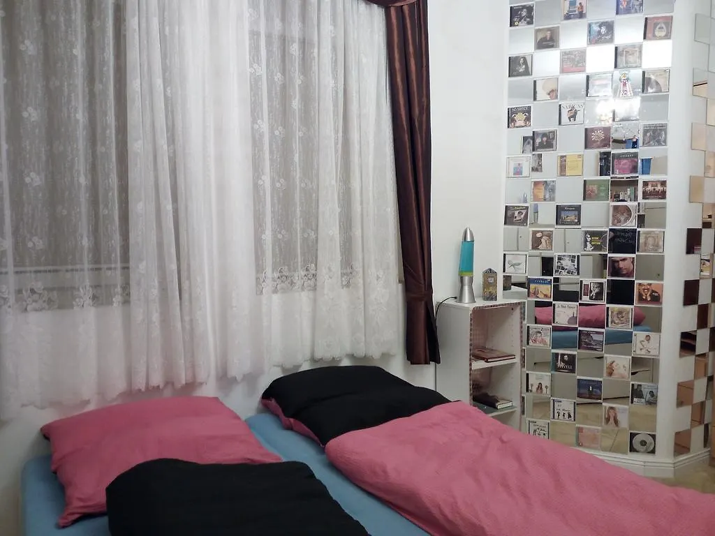 Schwabinglive Bed & Breakfast Munich